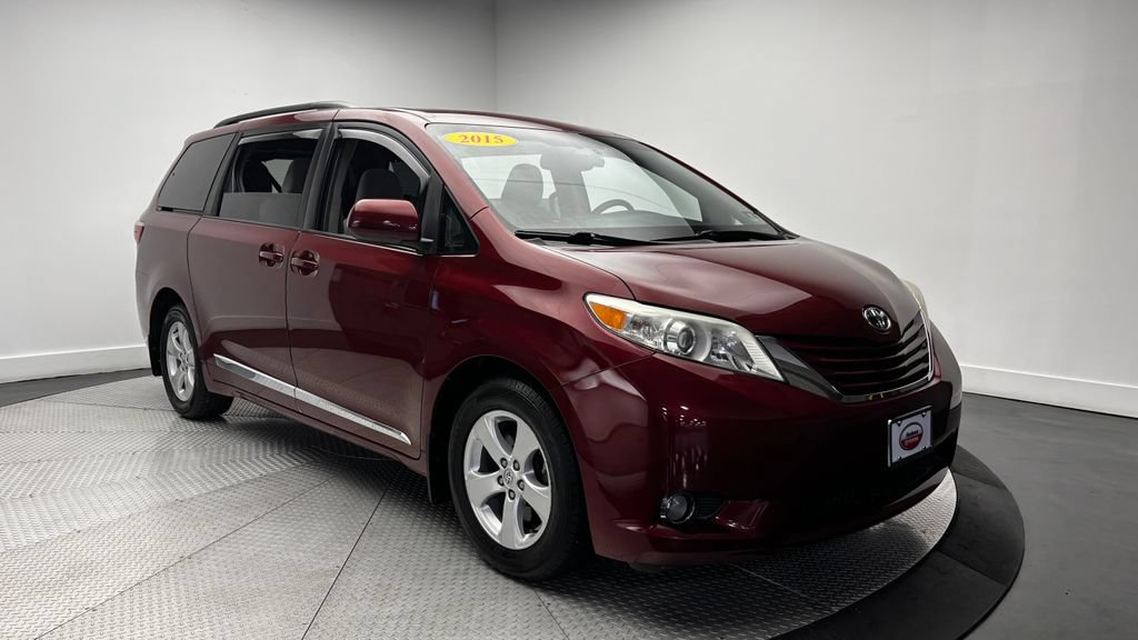 Used 2015 Toyota Sienna LE FWD image 36