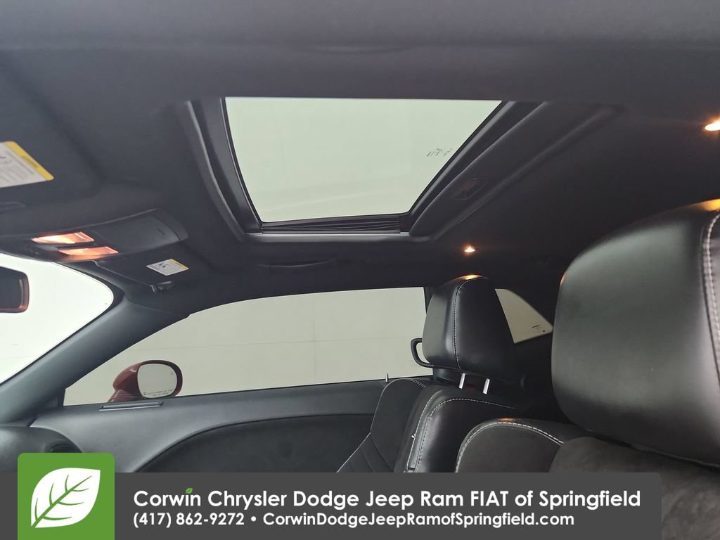 Used 2015 Dodge Challenger SRT RWD image 29