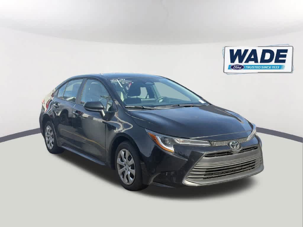 Used 2026 Toyota Corolla LE FWD image 3