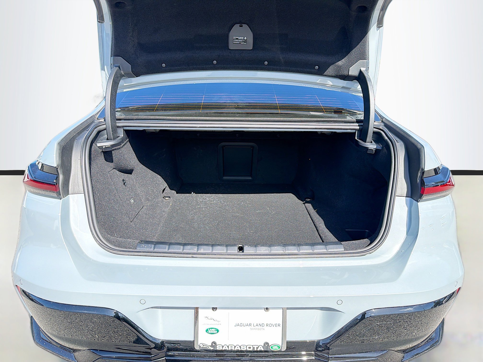 Used 2025 BMW i7 xDrive60 image 12