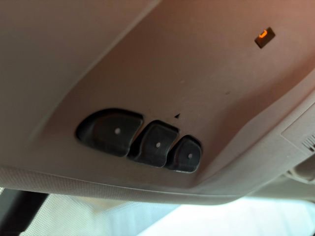 Used 2012 Chevrolet Traverse LT FWD image 32