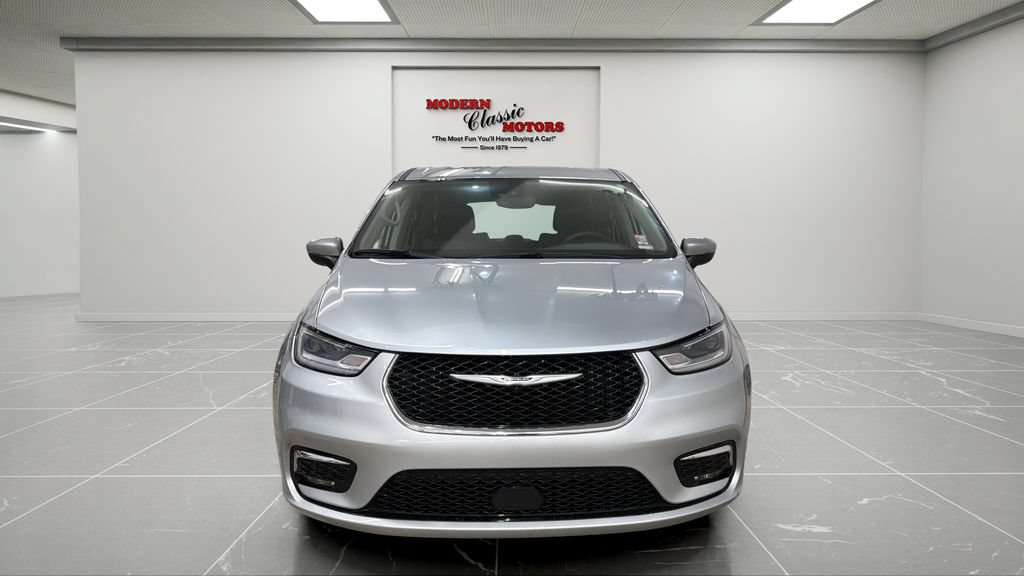 Used 2023 Chrysler Pacifica Touring-L FWD image 8