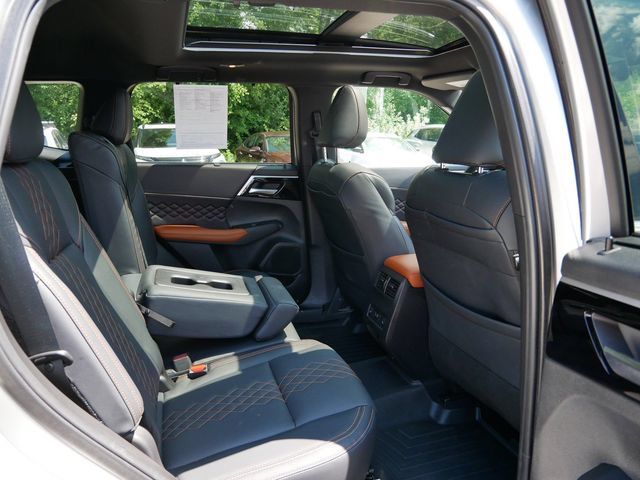 Used 2024 Mitsubishi Outlander SEL AWD/4WD image 9