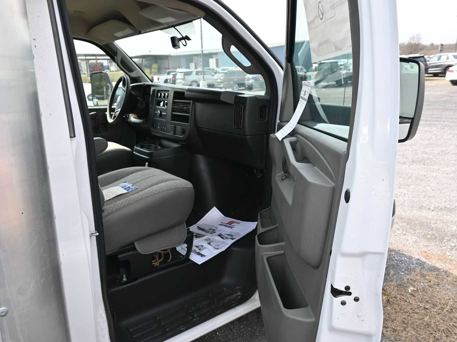 New 2024 GMC Savana 4500 w/ Power Convenience Package RWD image 38