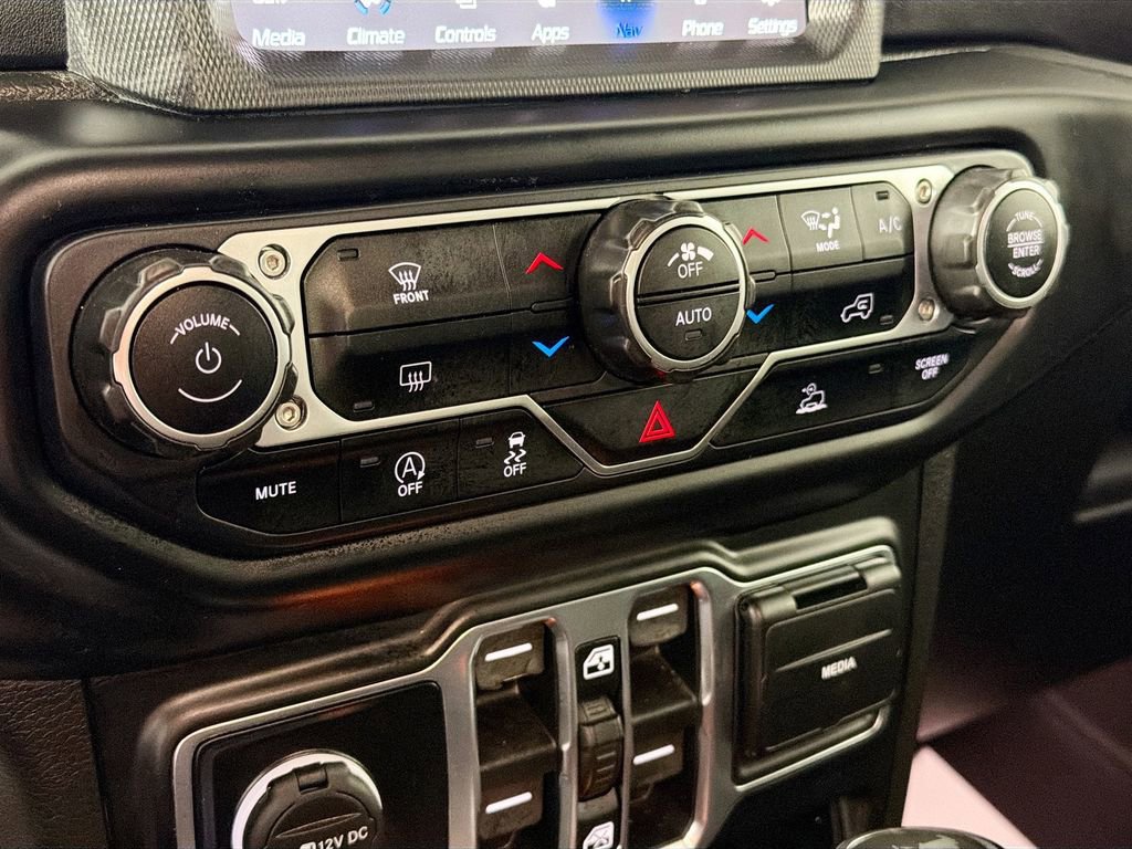 Used 2021 Jeep Wrangler Unlimited Sahara w/ Uconnect 4C Nav & Sound Group image 16