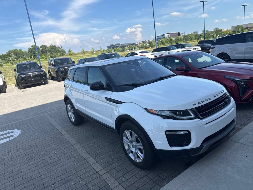 Used 2017 Land Rover Range Rover Evoque SE AWD/4WD image 3