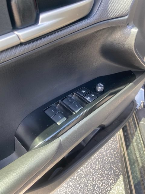 Used 2025 Toyota Camry SE FWD image 13