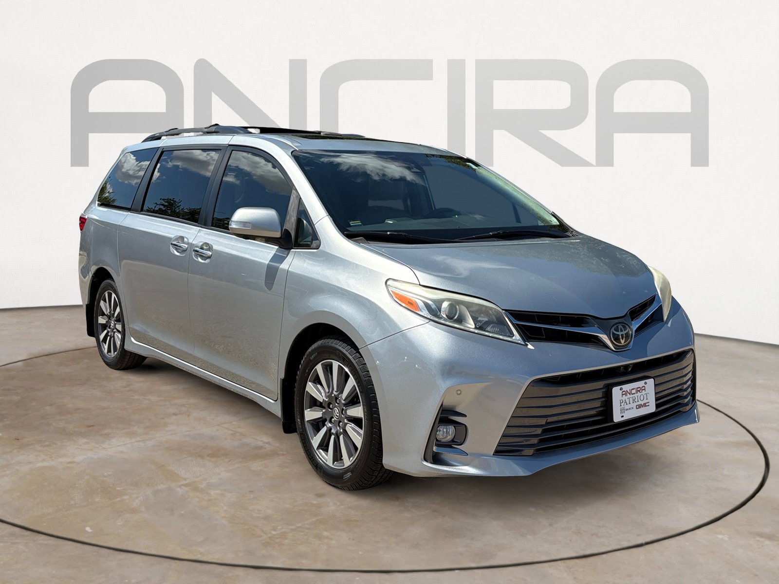 Used 2019 Toyota Sienna Limited Premium FWD image 4