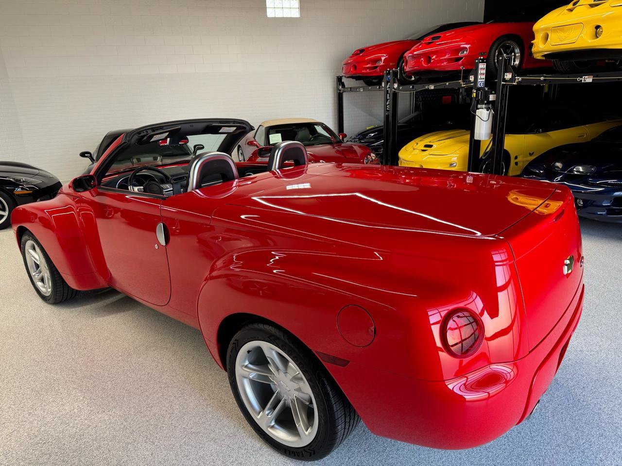 Used 2003 Chevrolet SSR w/ Preferred Equipment Group RWD image 26