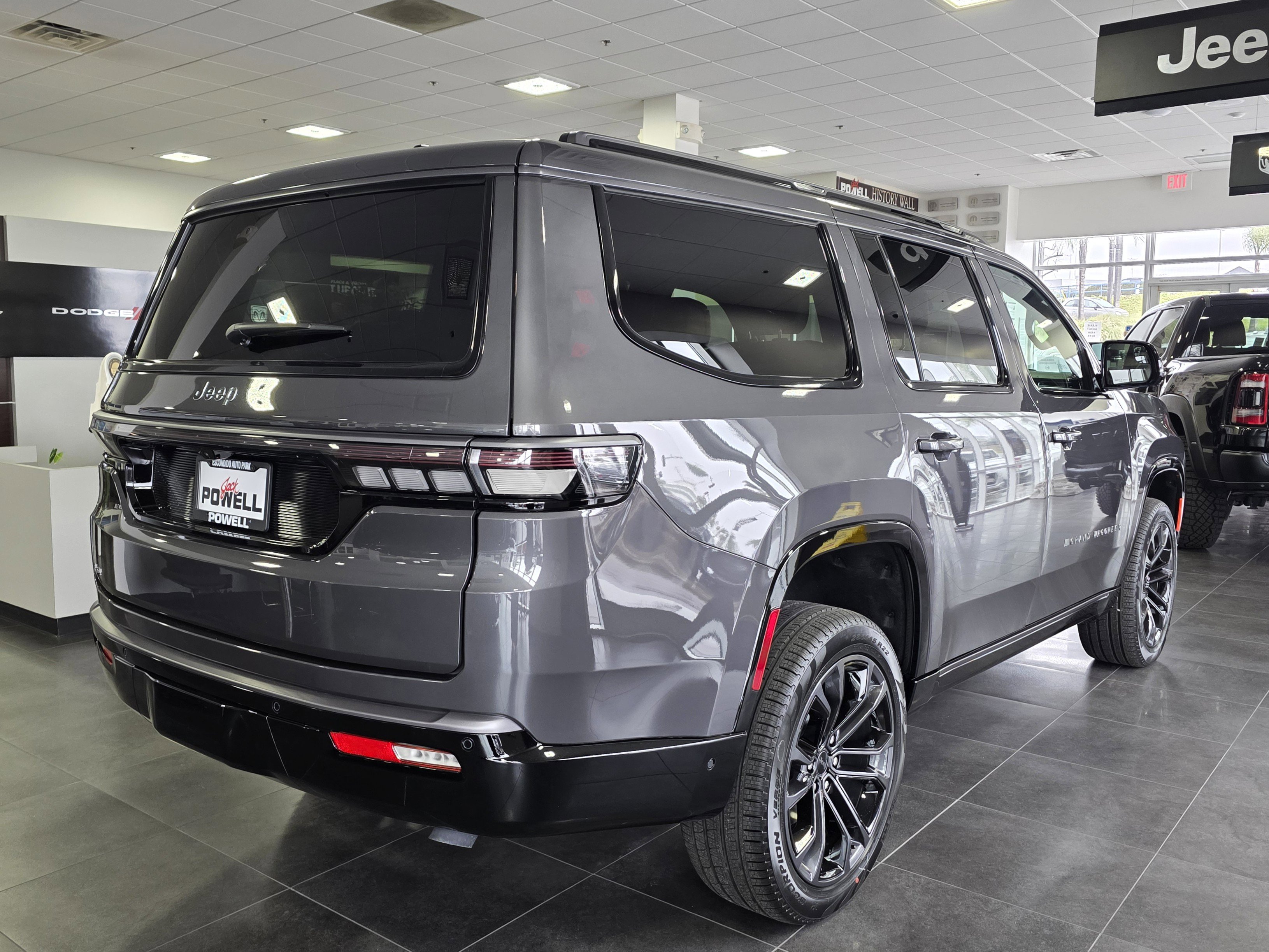 New 2026 Jeep Grand Wagoneer Summit image 5