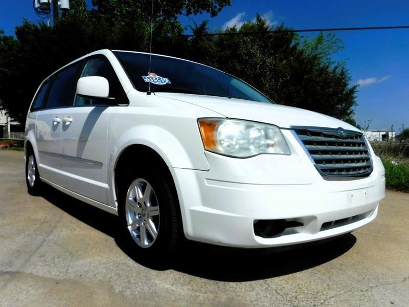 Used 2009 Chrysler Town & Country Touring image 2