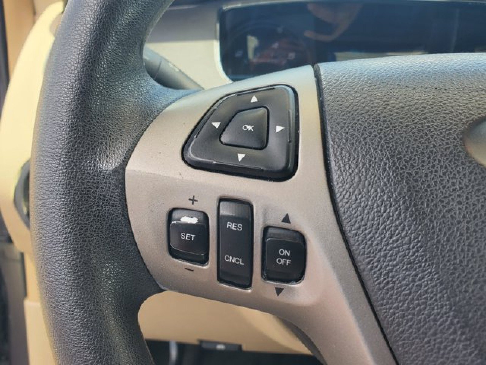 Used 2014 Ford Taurus SE FWD image 17