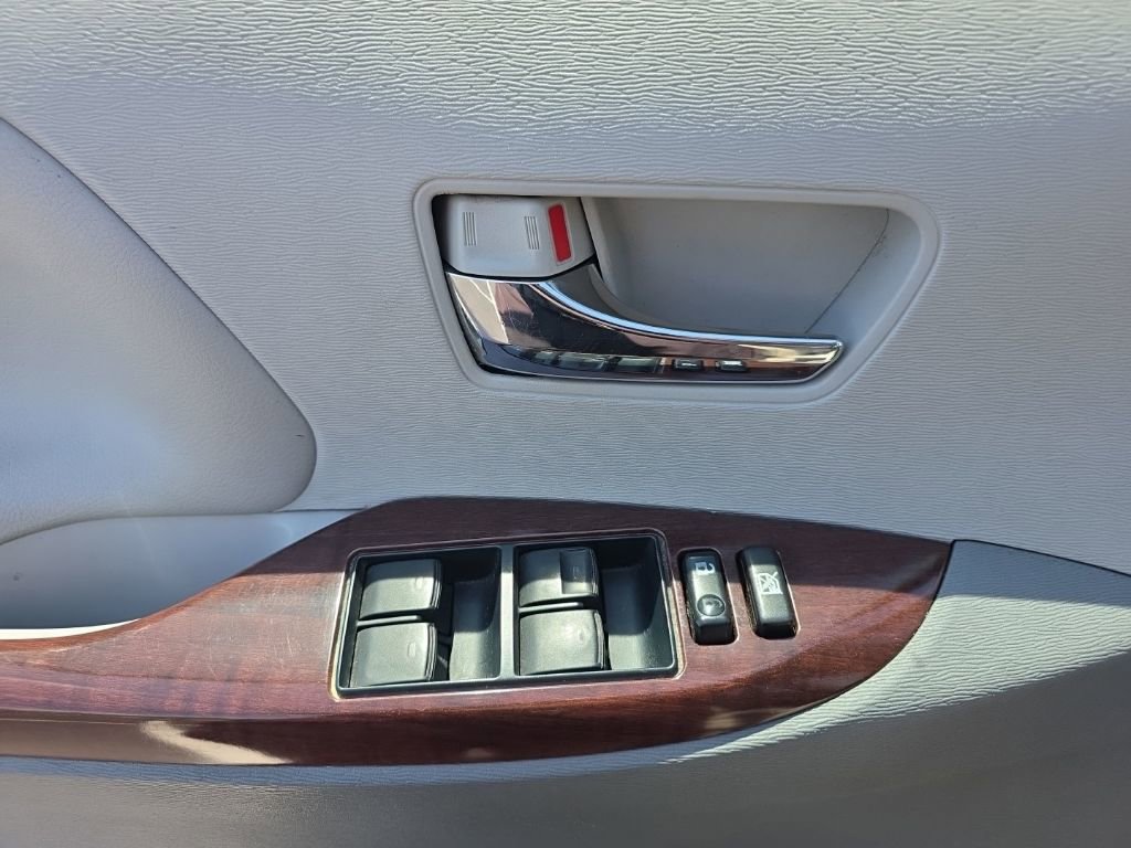 Used 2012 Toyota Sienna XLE w/ XLE Navigation Pkg image 16