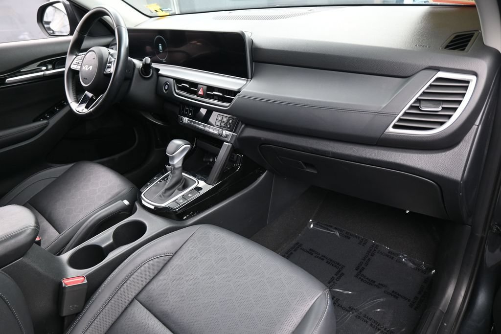 Used 2024 Kia Seltos EX FWD image 45