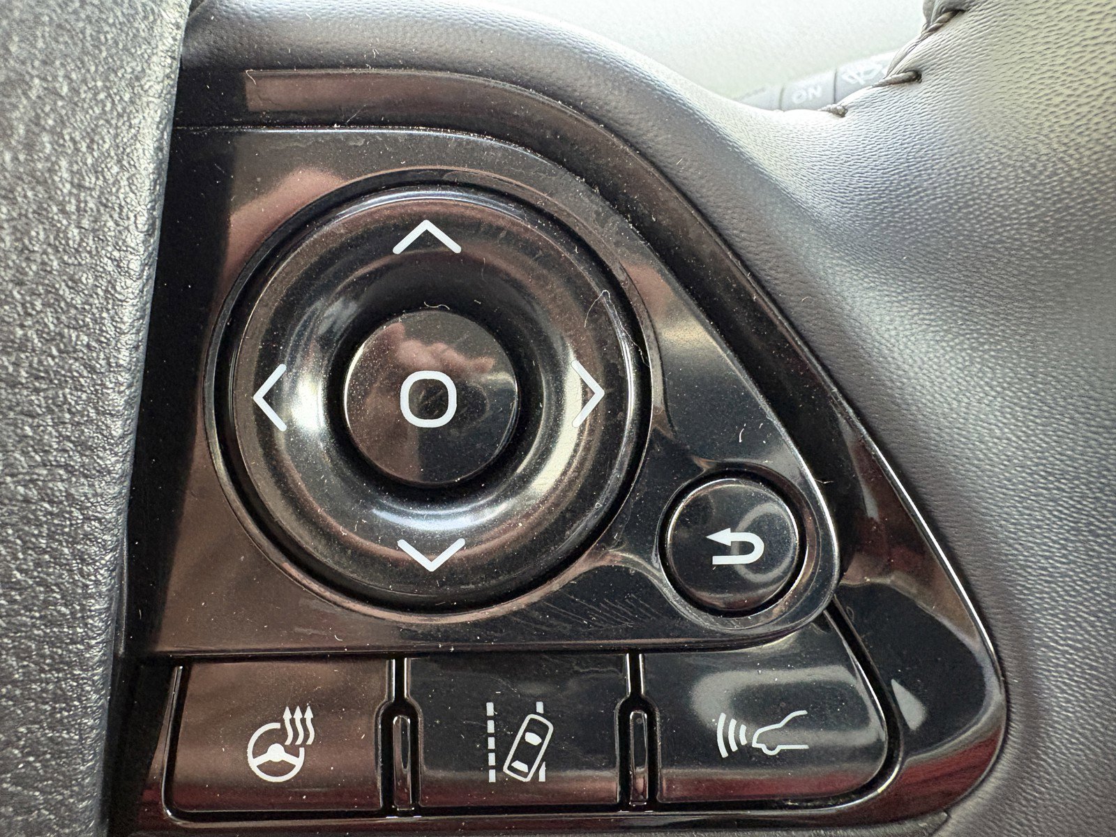 Used 2020 Toyota Prius XLE AWD/4WD image 15