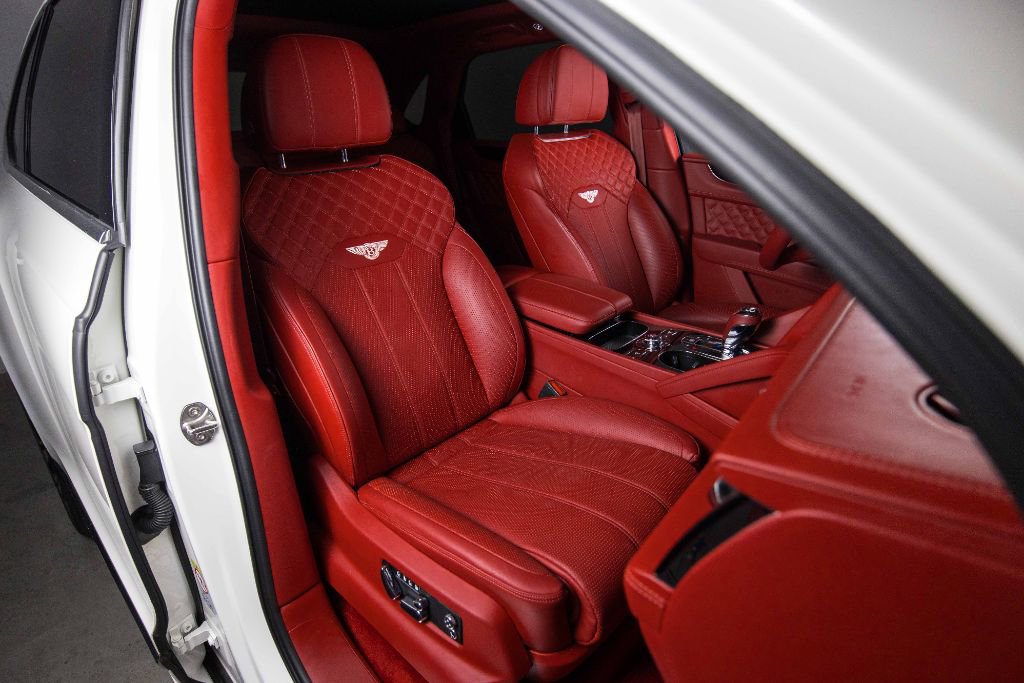 Used 2022 Bentley Bentayga image 17