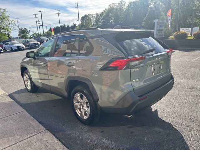 Used 2020 Toyota RAV4 XLE w/ Convenience Package FWD image 3