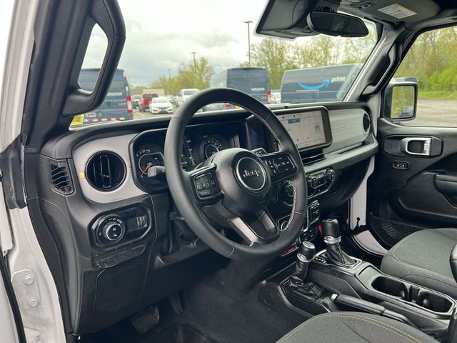 Used 2025 Jeep Gladiator Sport AWD/4WD image 18