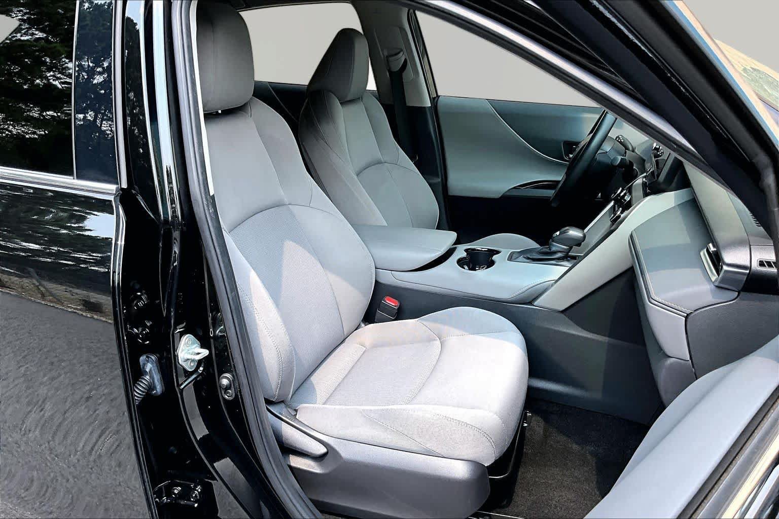 Certified 2024 Toyota Venza LE AWD/4WD image 9