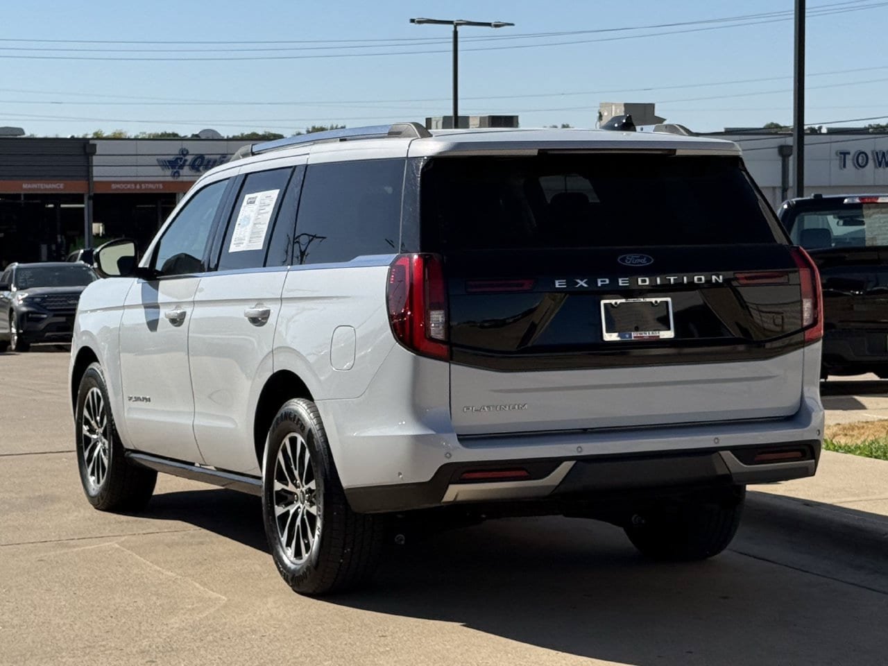 Used 2025 Ford Expedition Platinum AWD/4WD image 5