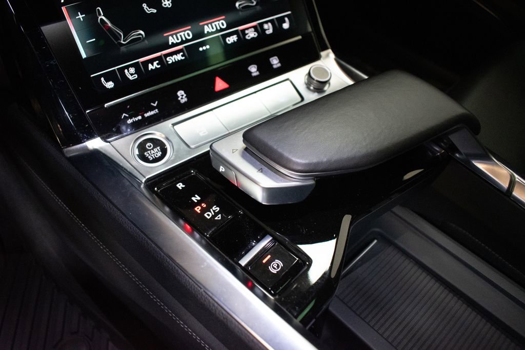 Used 2023 Audi e-tron Premium Plus w/ Premium Plus Package image 19