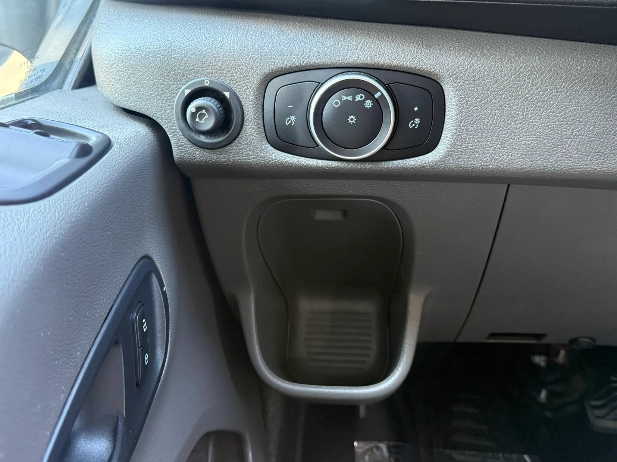 Used 2020 Ford Transit 150 Low Roof RWD image 21