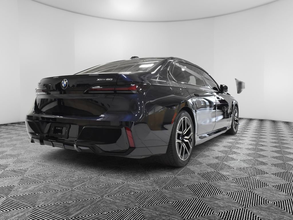 Used 2025 BMW i7 xDrive60 AWD/4WD image 5