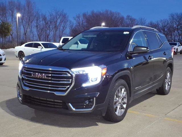 Used 2023 GMC Terrain SLT image 2