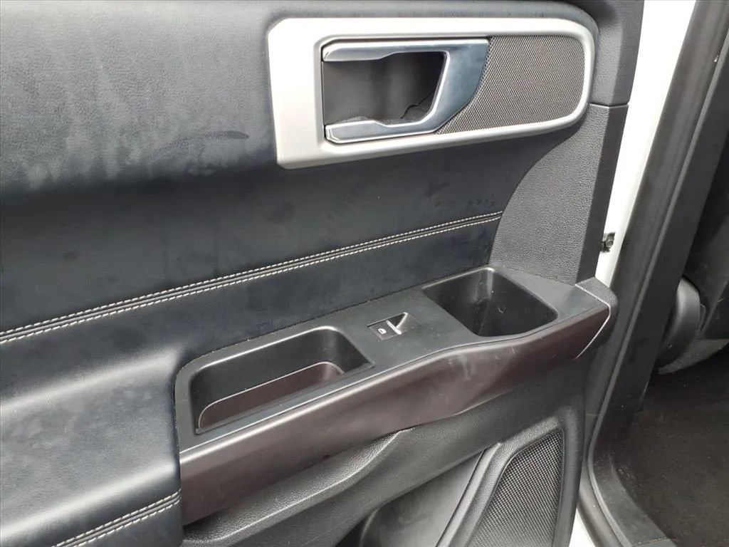 Used 2020 Ford Explorer XLT w/ Equipment Group 202A image 23