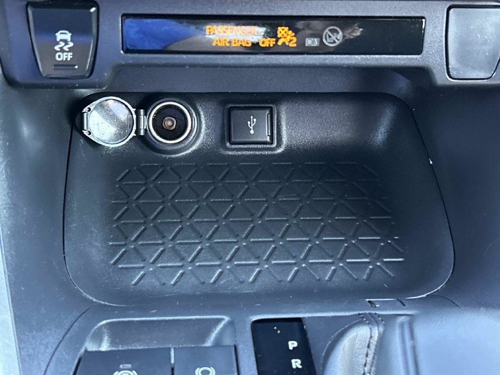 Used 2020 Toyota RAV4 LE FWD image 37
