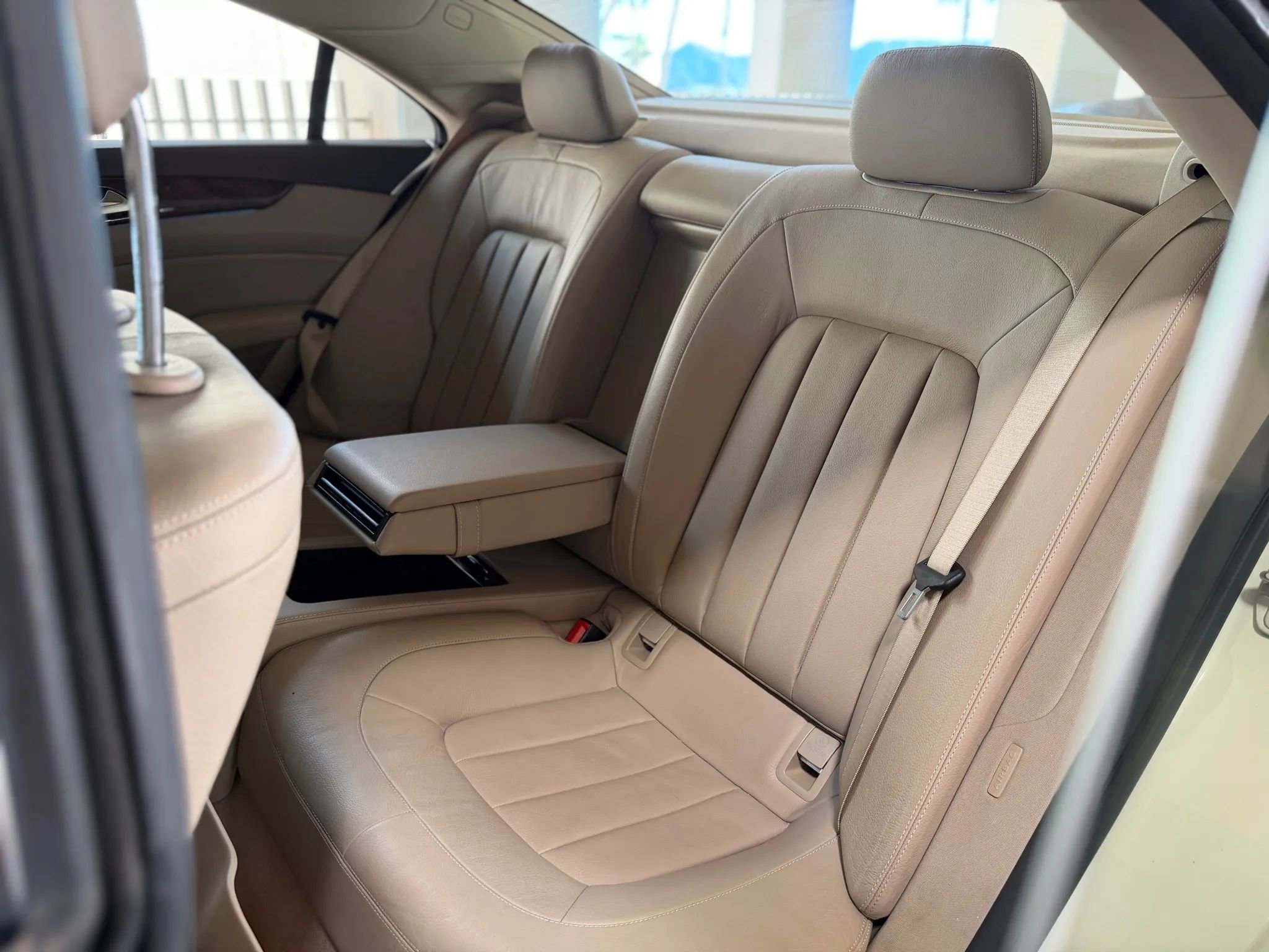 Used 2014 Mercedes-Benz CLS 550 4MATIC w/ Premium 1 Package image 16