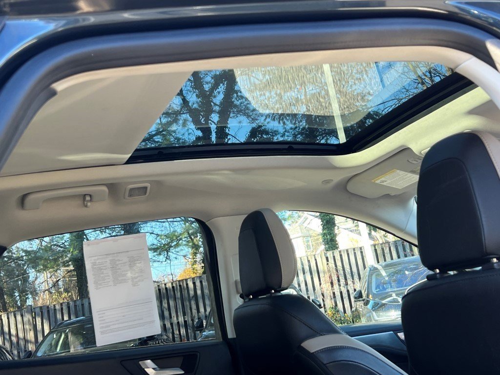 Used 2022 Ford Escape Titanium w/ Class II Trailer Tow Package image 12