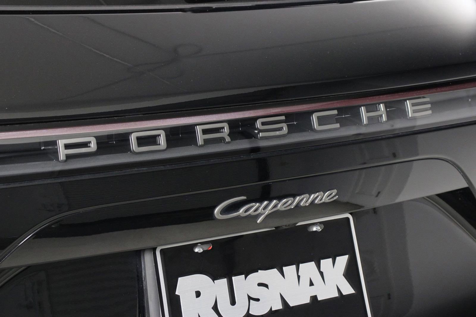 Certified 2023 Porsche Cayenne Platinum Edition image 22