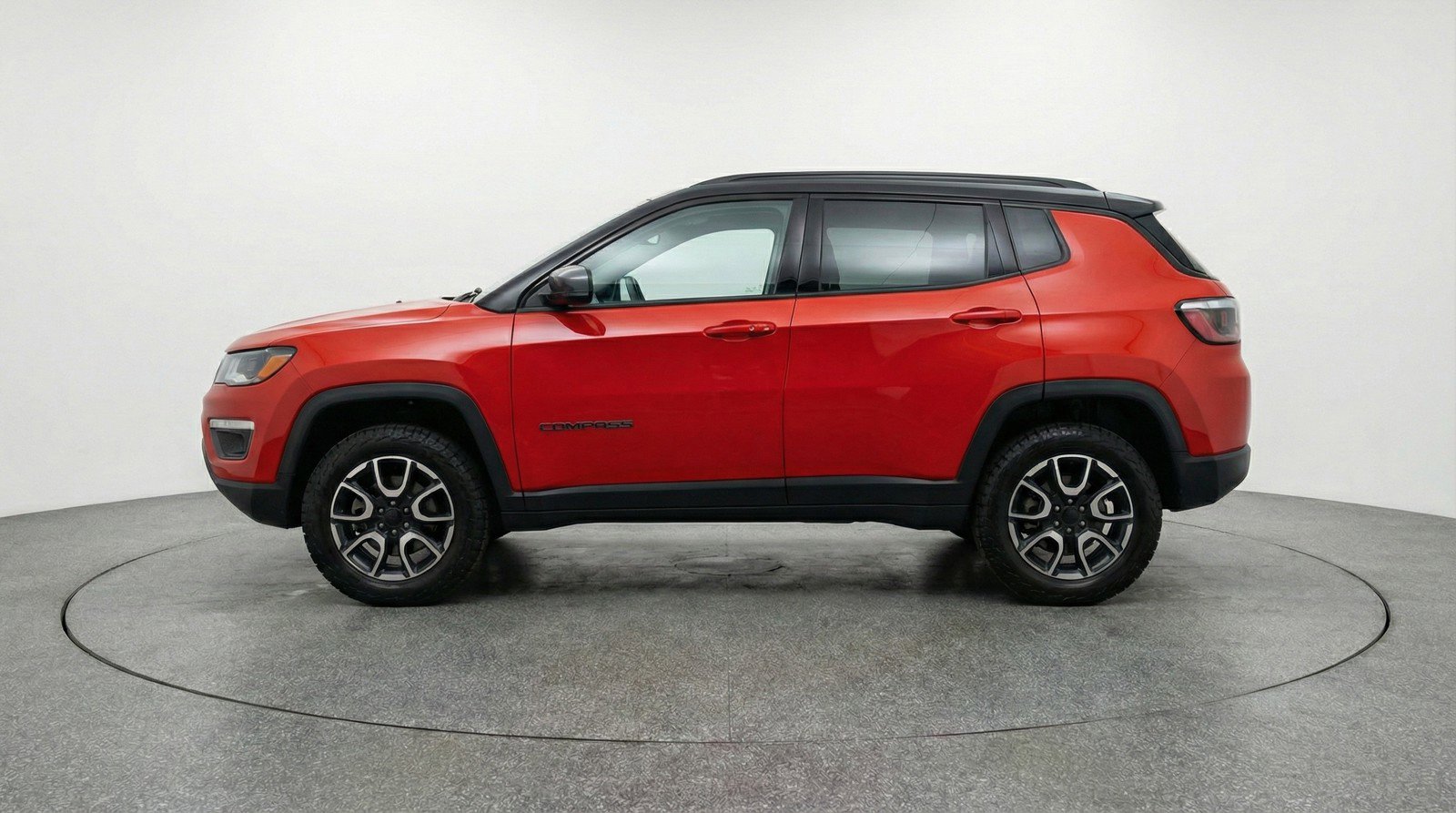 Used 2025 Jeep Compass Trailhawk image 11