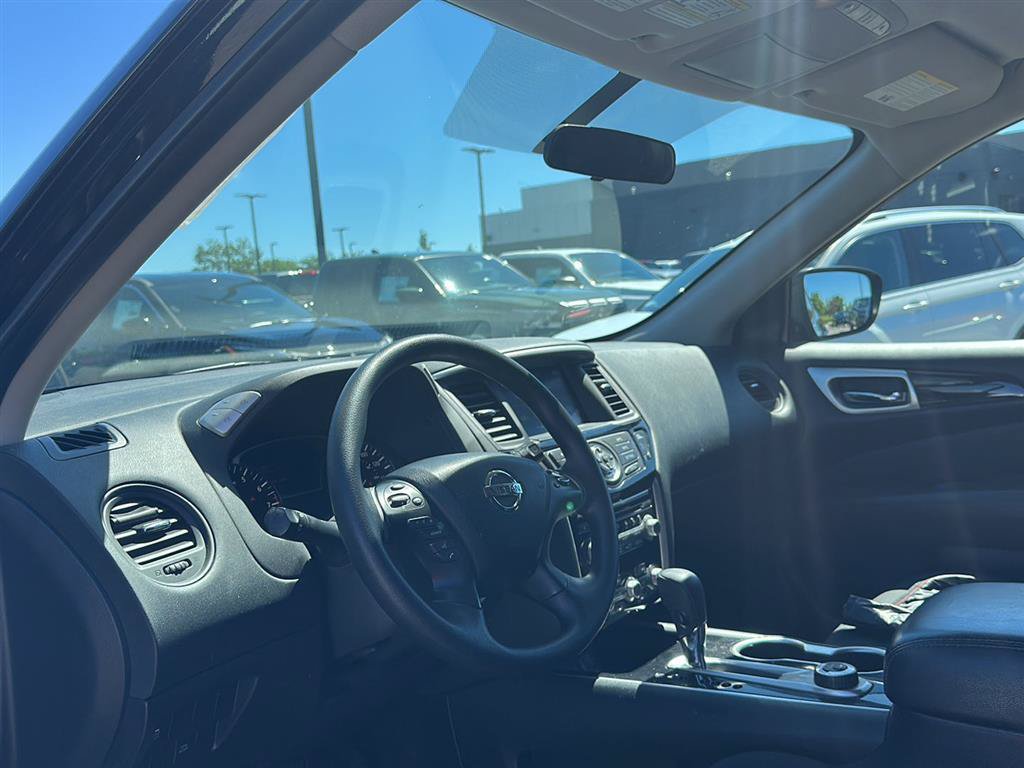 Used 2020 Nissan Pathfinder S AWD/4WD image 10