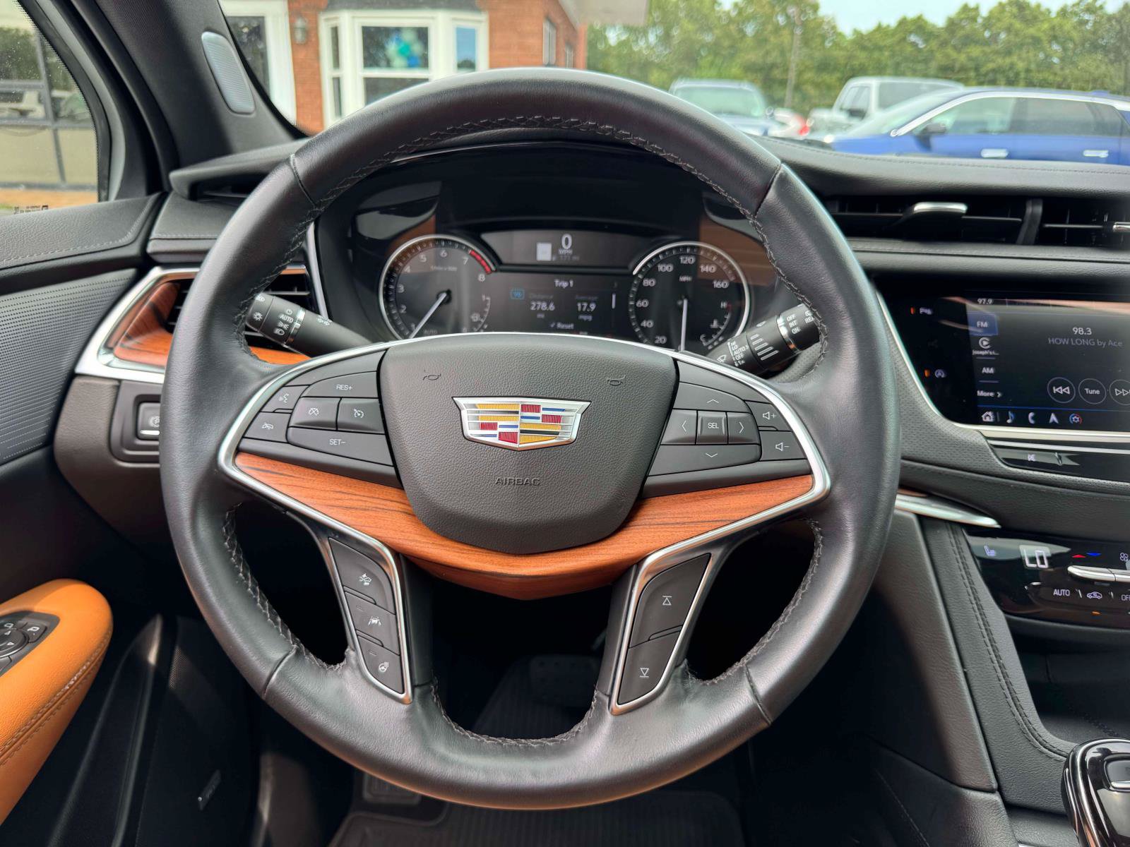 Certified 2024 Cadillac XT5 Premium Luxury AWD/4WD image 11