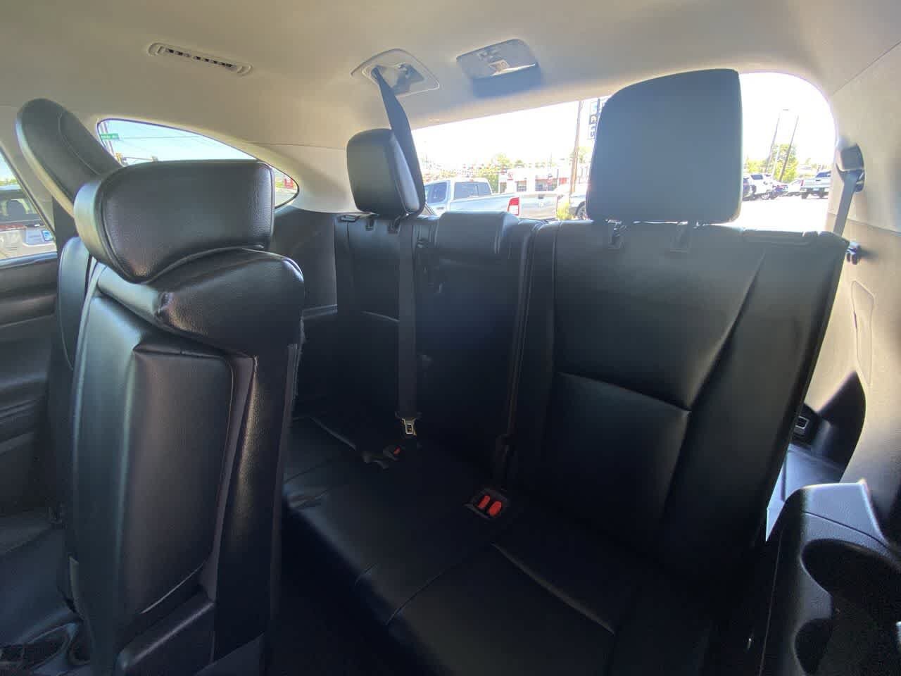Used 2021 Toyota Highlander XLE AWD/4WD image 24