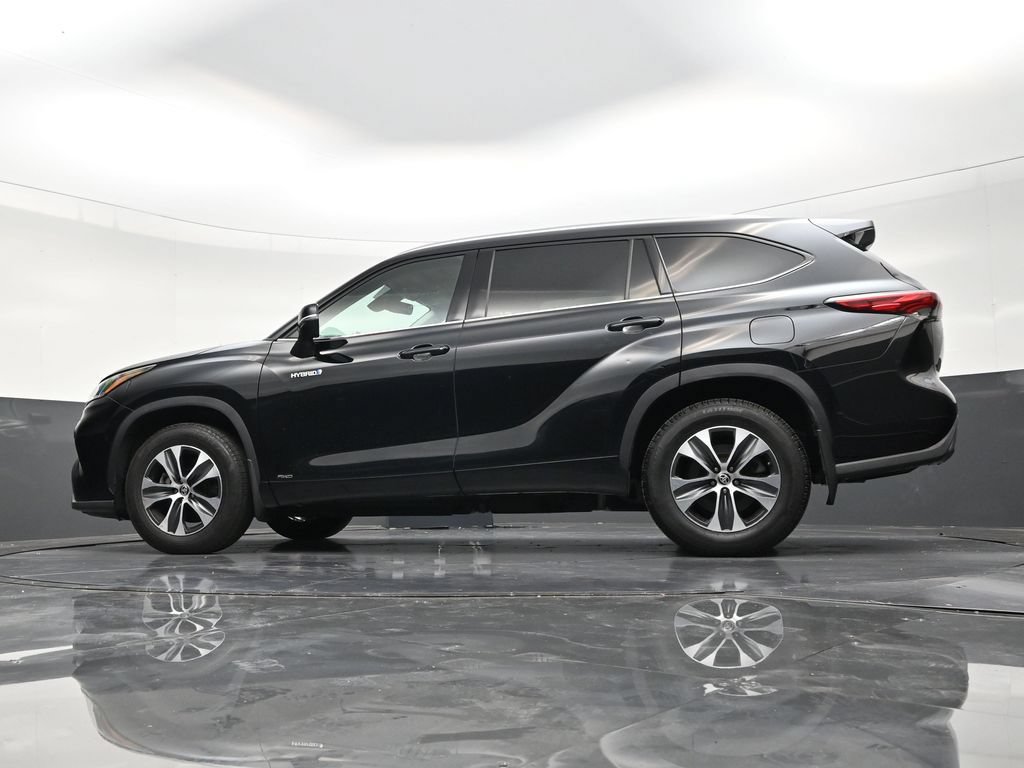 Used 2021 Toyota Highlander XLE AWD/4WD image 21