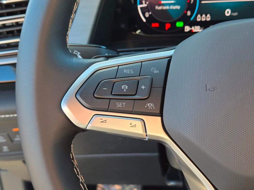 Certified 2025 Volkswagen Atlas Cross Sport SE image 17