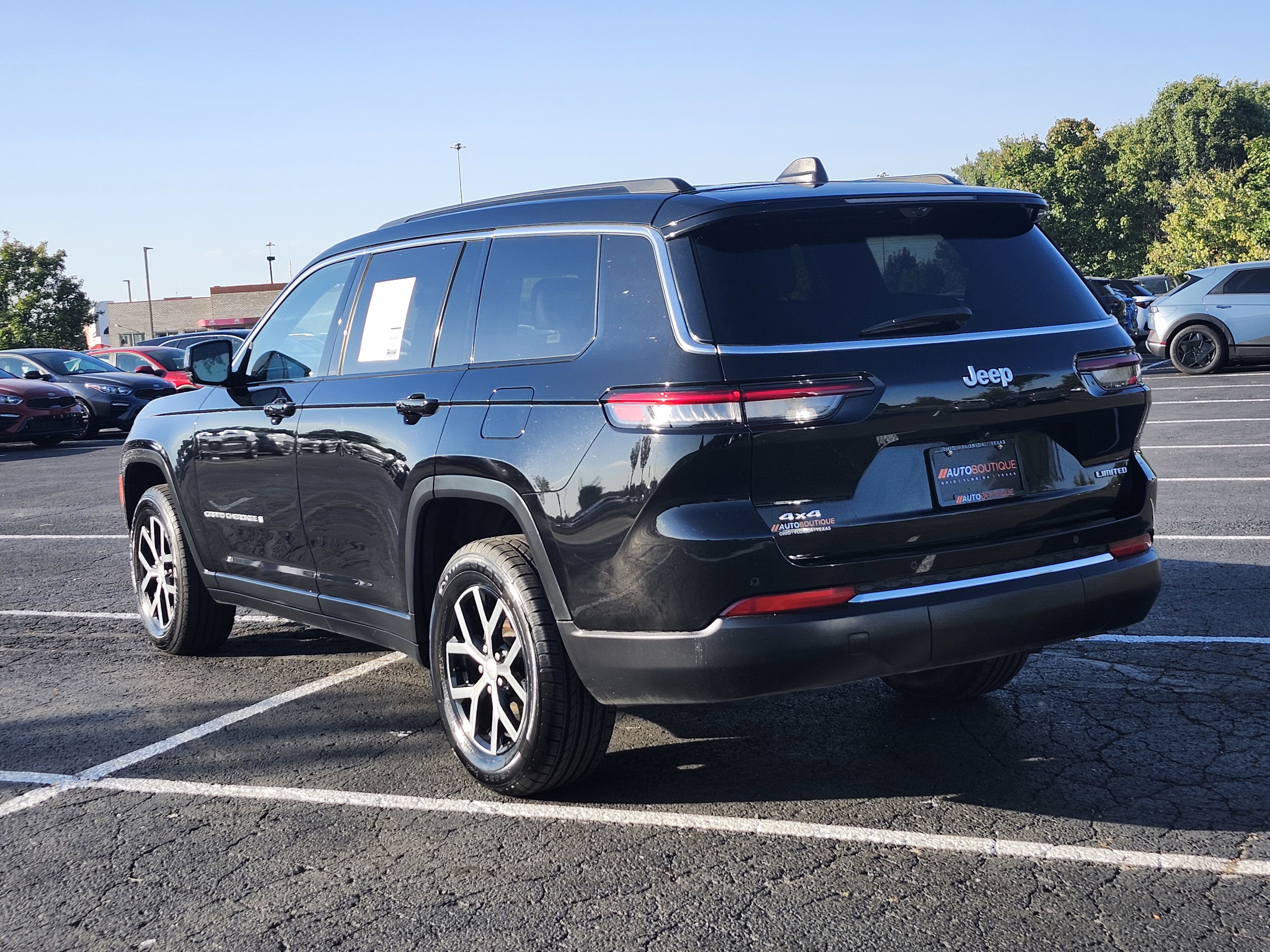 Used 2024 Jeep Grand Cherokee L Limited w/ Luxury Tech Group II image 8