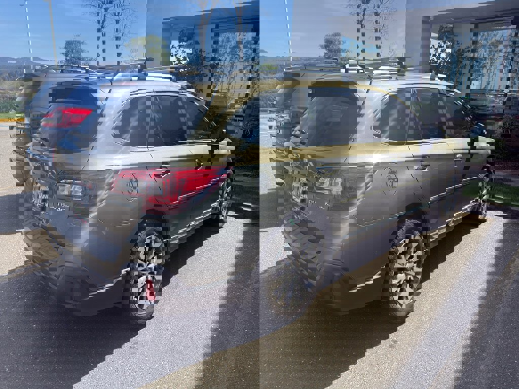 Used 2019 Subaru Outback 2.5i Touring w/ Popular Package #3A image 3