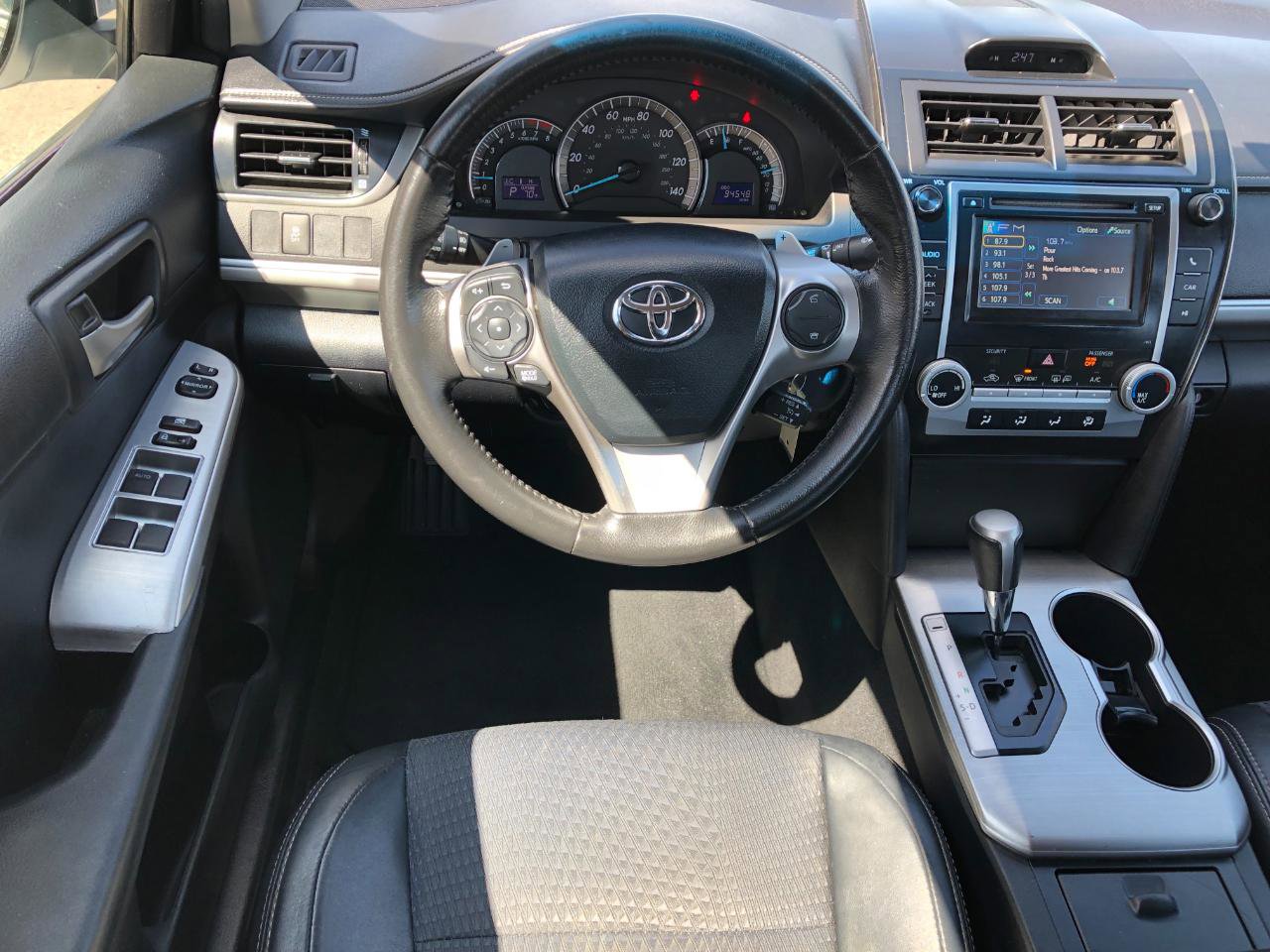 Used 2012 Toyota Camry SE FWD image 13