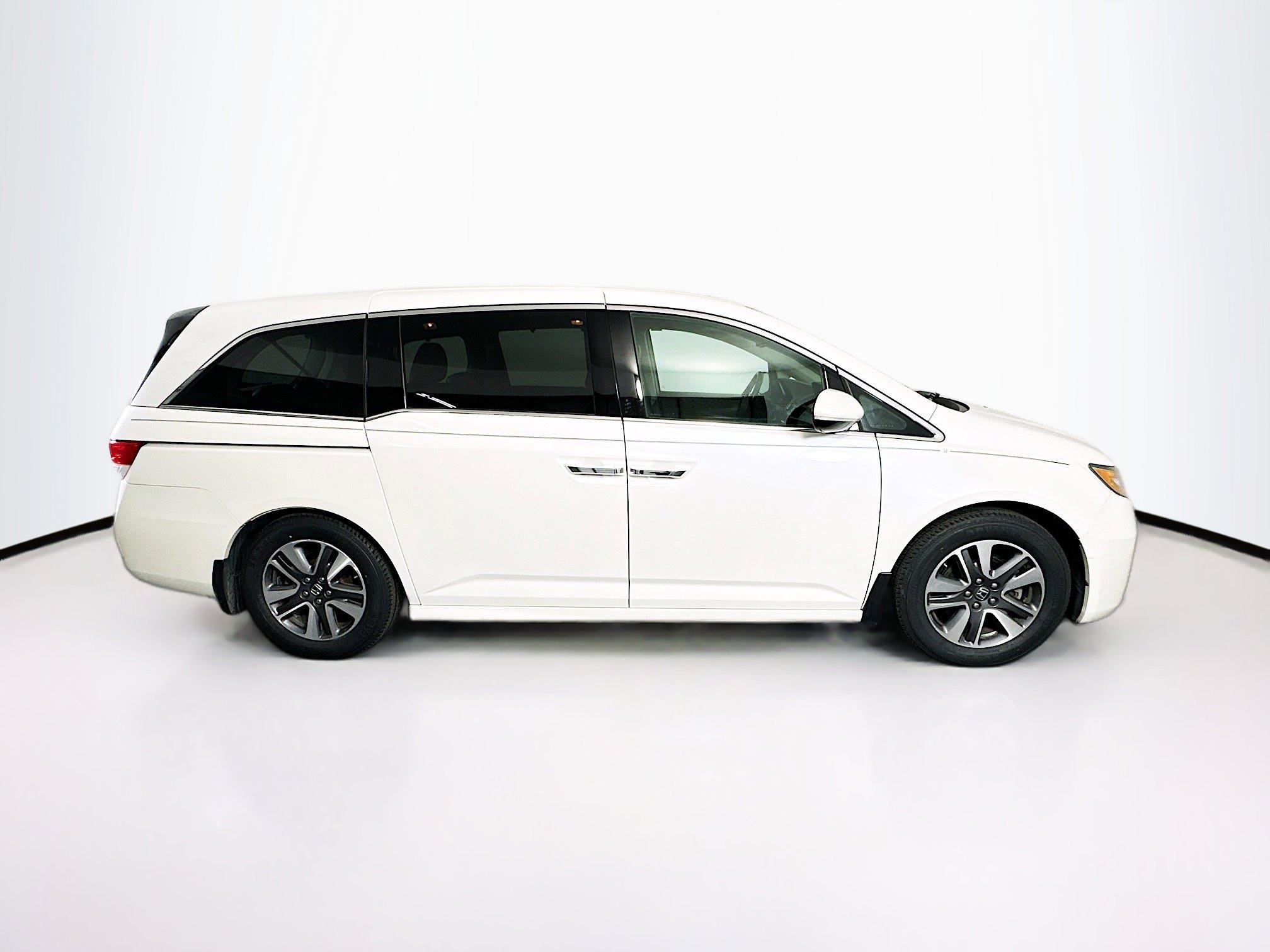 Used 2015 Honda Odyssey Touring Elite image 10