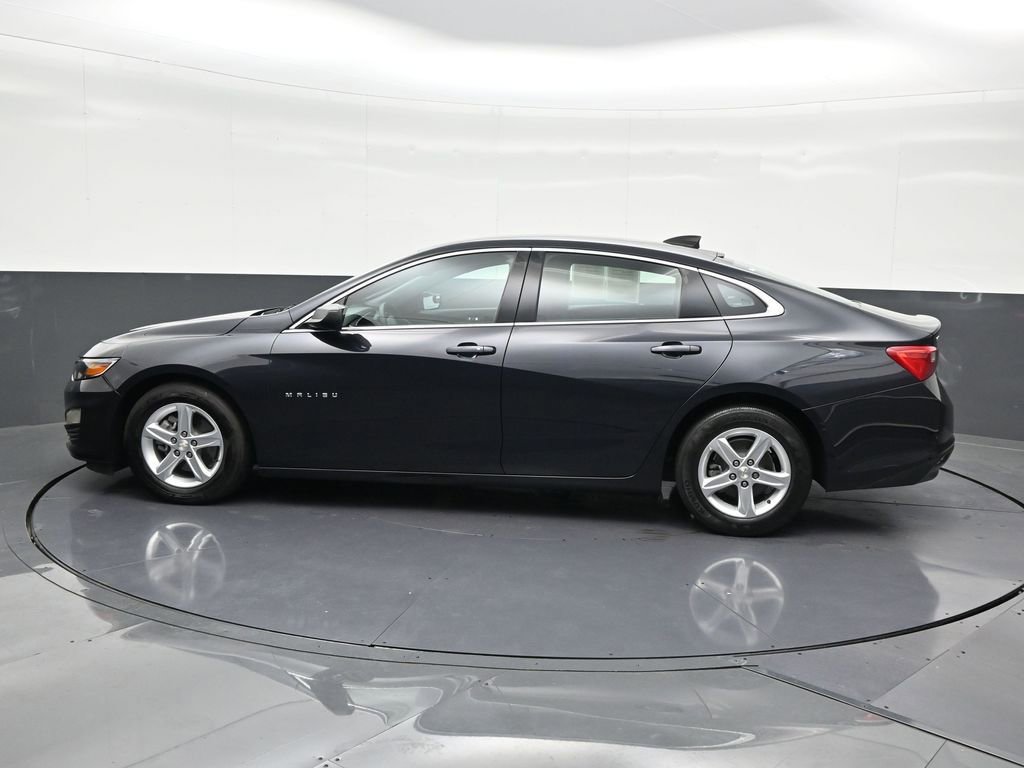 Used 2022 Chevrolet Malibu LS image 2