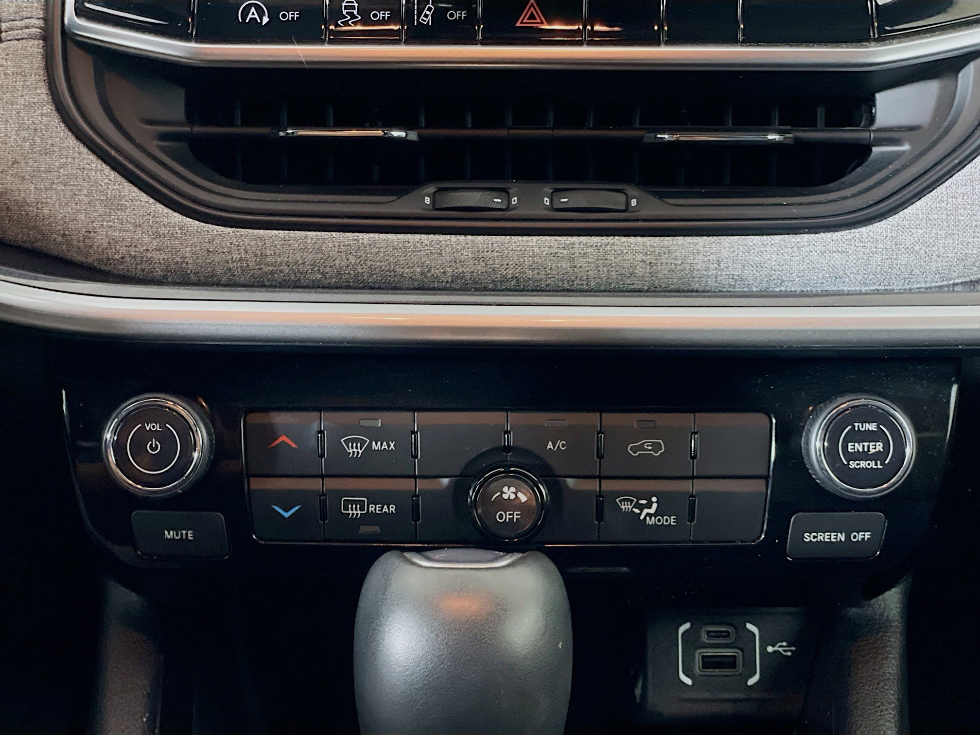 Used 2024 Jeep Compass Latitude image 23
