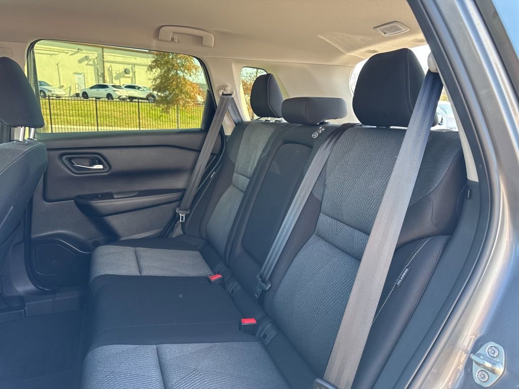 Used 2024 Nissan Rogue SV image 26