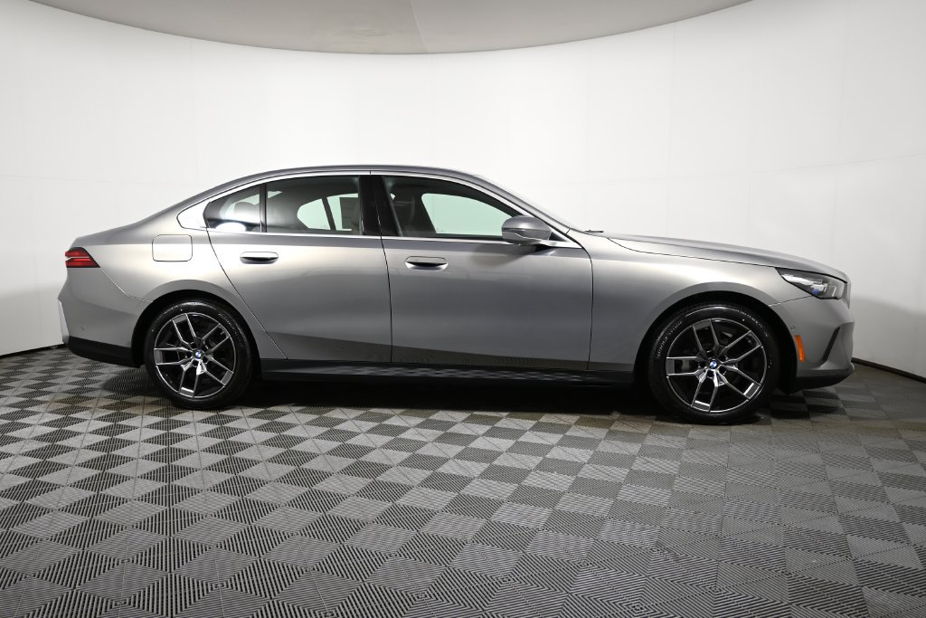 Used 2026 BMW 530i xDrive AWD/4WD image 8