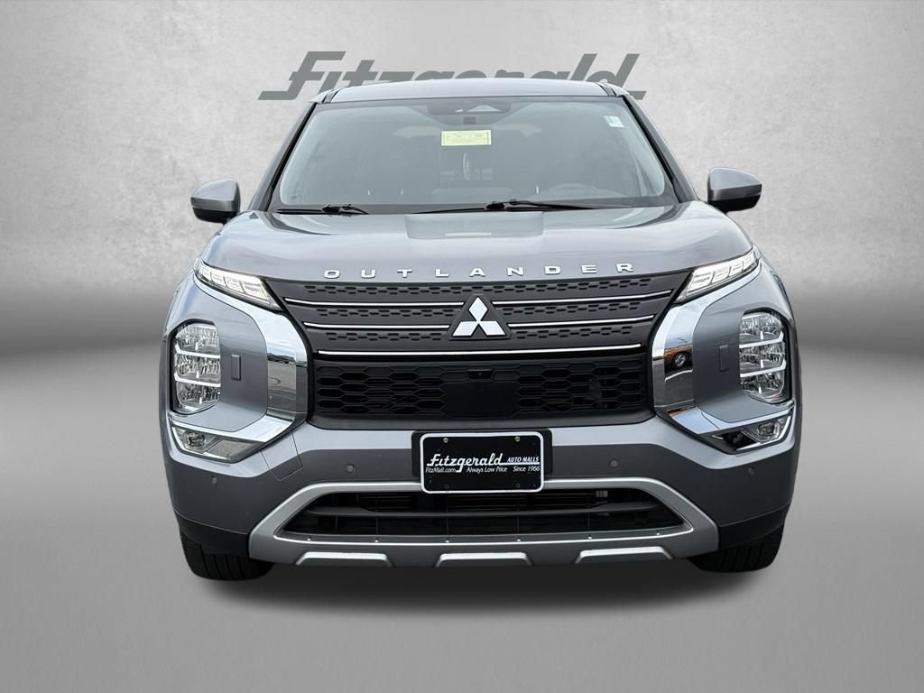Used 2023 Mitsubishi Outlander SE AWD/4WD image 2