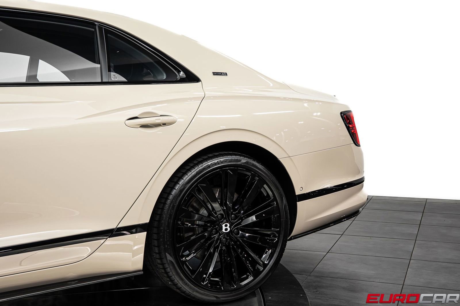 Used 2024 Bentley Flying Spur W12 AWD/4WD image 16