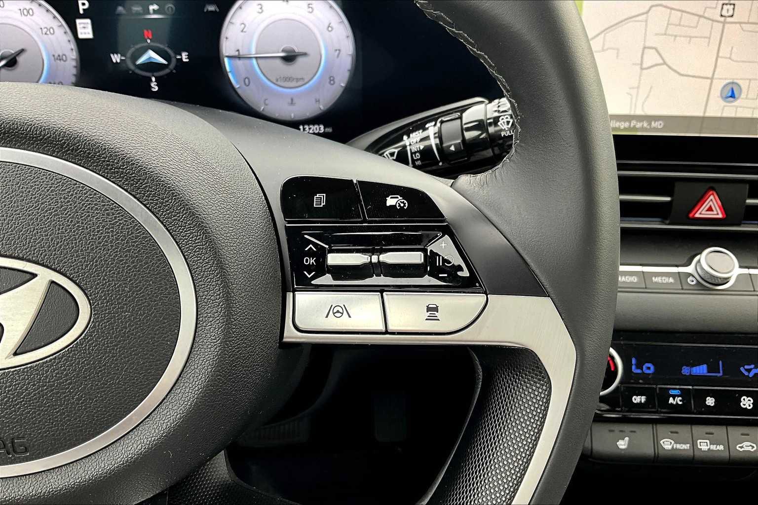 Used 2024 Hyundai Elantra SEL w/ Convenience Package image 24